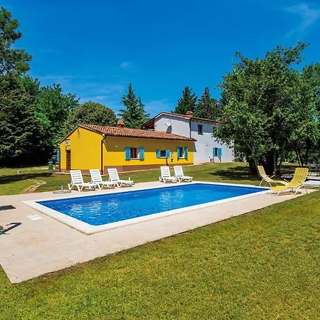 Gorgeous In With Kitchen Holiday home