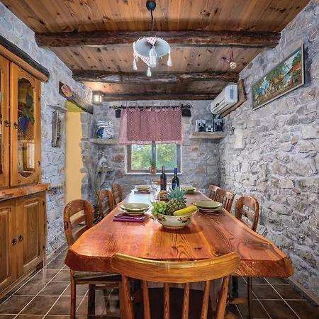Gorgeous In With Kitchen Holiday home Nedescina
