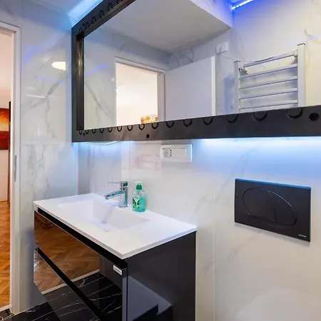 Gorgeous In With Kitchen Holiday home *