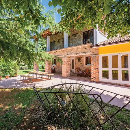 Gorgeous In With Kitchen Holiday home Nedescina